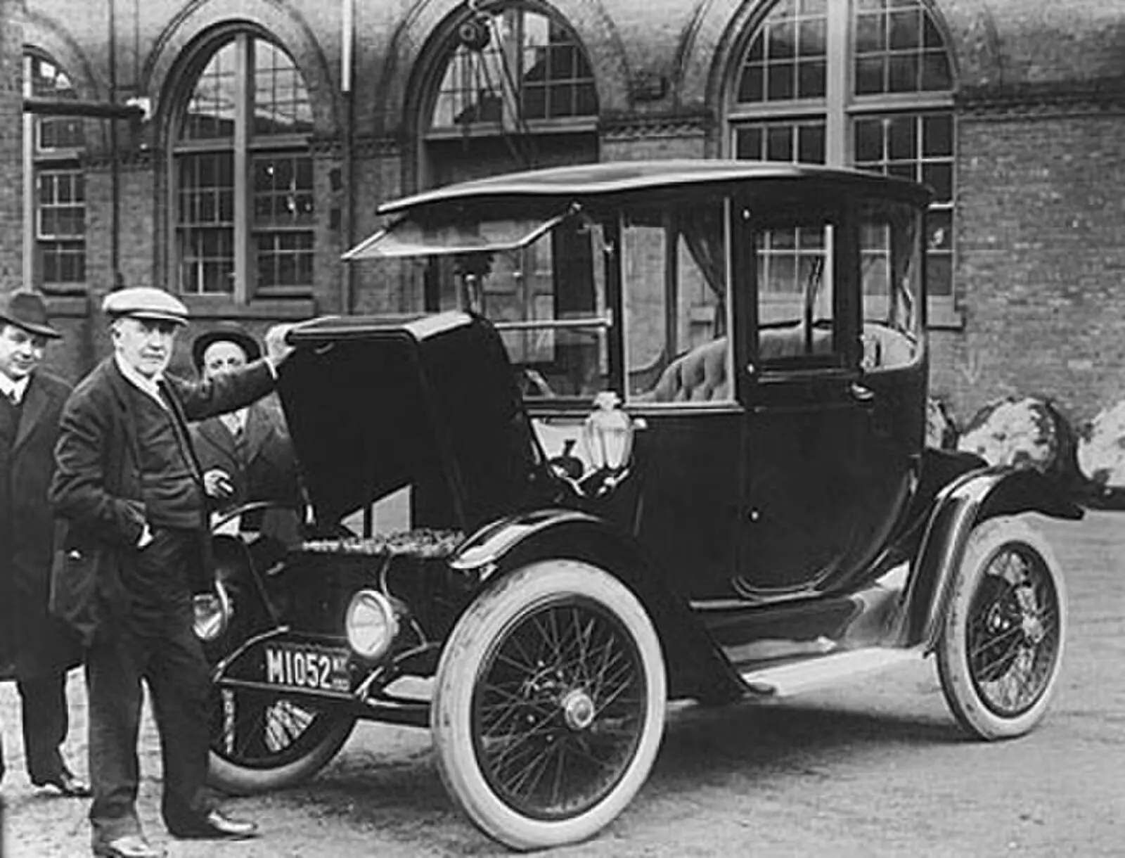 Thomas Edison with his electric car in 1913