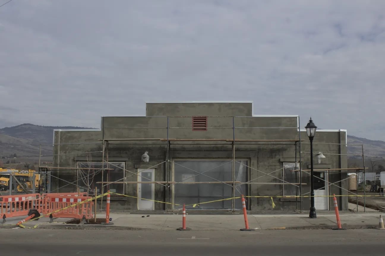 Building in Oregon that survived the wildfire