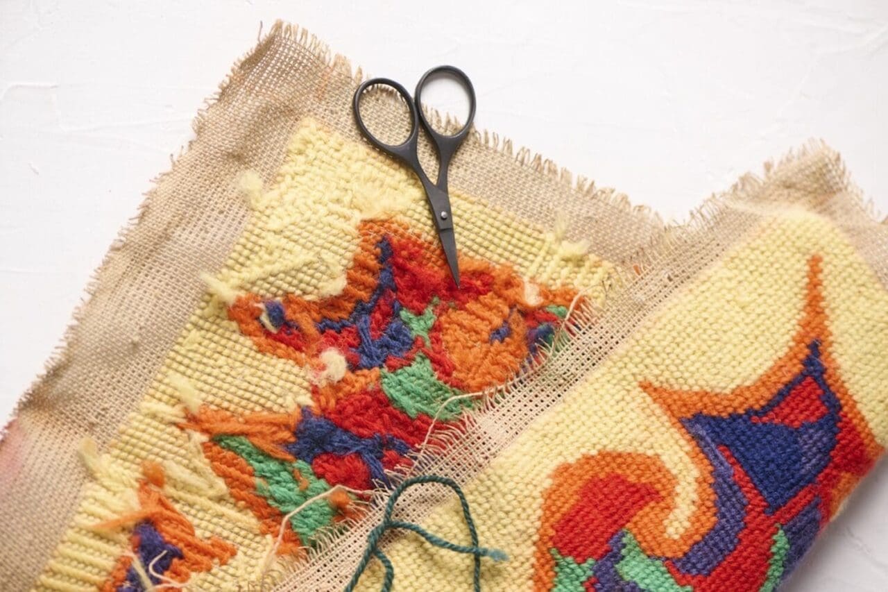 A knitting craft with scissors