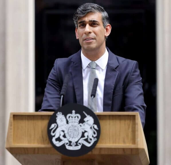 Previous british prime minister rishi sunak leaving 10 downing street
