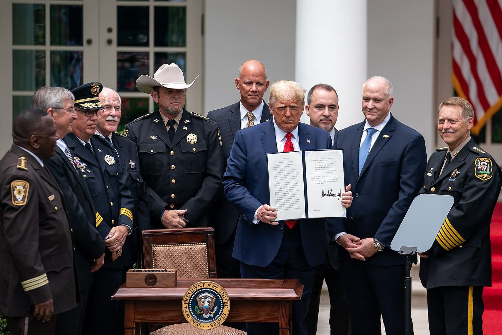 Black Americans and police violence: Trump signed a bill for police officers