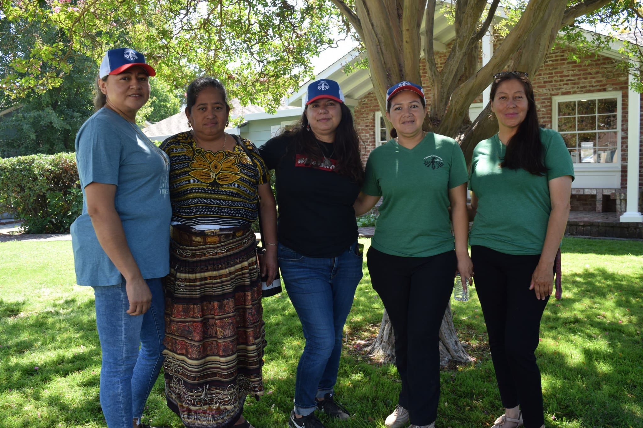 Secretary Xavier Becerra met with members of Líderes Campesinas, a statewide women’s farmworker advocacy organization, to hear about the risks California farmworkers face as weather conditions become more extreme. 