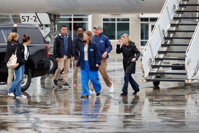 Tim Walz and his wife arrive at the airport