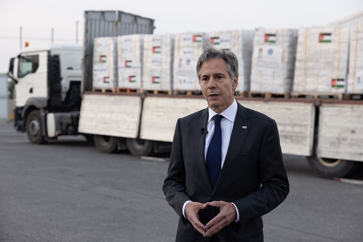 Veterans for peace: indict Blinken Secretary Antony J. Blinken visits a warehouse with humanitarian aid bound for Gaza, at the Jordanian Hashemite Charity Organization in Amman, Jordan, April 30, 2024.