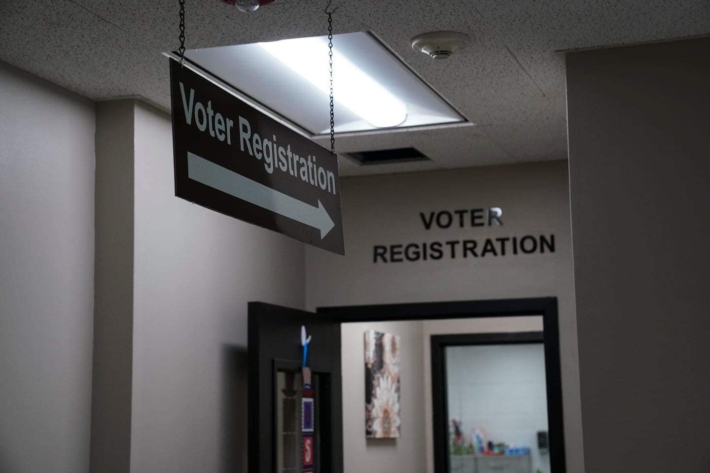At the nueces county voter registration office in corpus christi, voter registration supervisor brenda nuñez has two other full-time staff members and brings in four temporary workers to help them process the hundreds of forms that arrive daily during an election season.