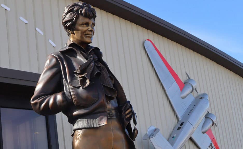 Kansas reflector opiniona bronze statue of amelia earhart