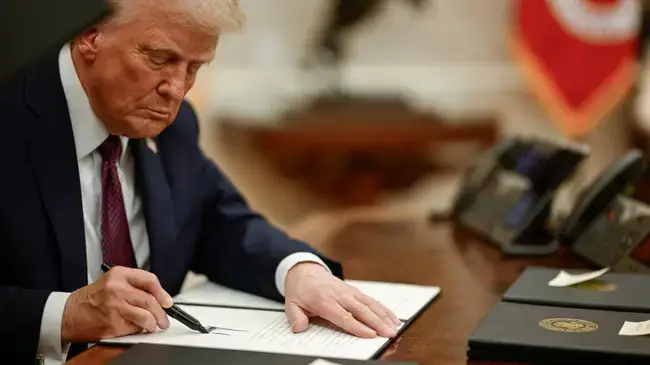 Trump-signing-executive-order Environmental policies trump signed executive orders reversing climate policies of the biden administration