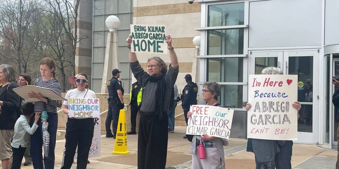Protest outside court for man accidentally deported to el salvador